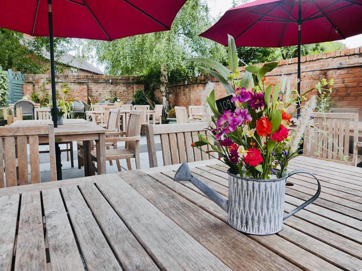 The Boot Inn Burton-upon-Trent Exterior foto